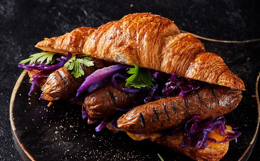 Croissant "Marie Curie" au ketchup fumé & aux abricots 